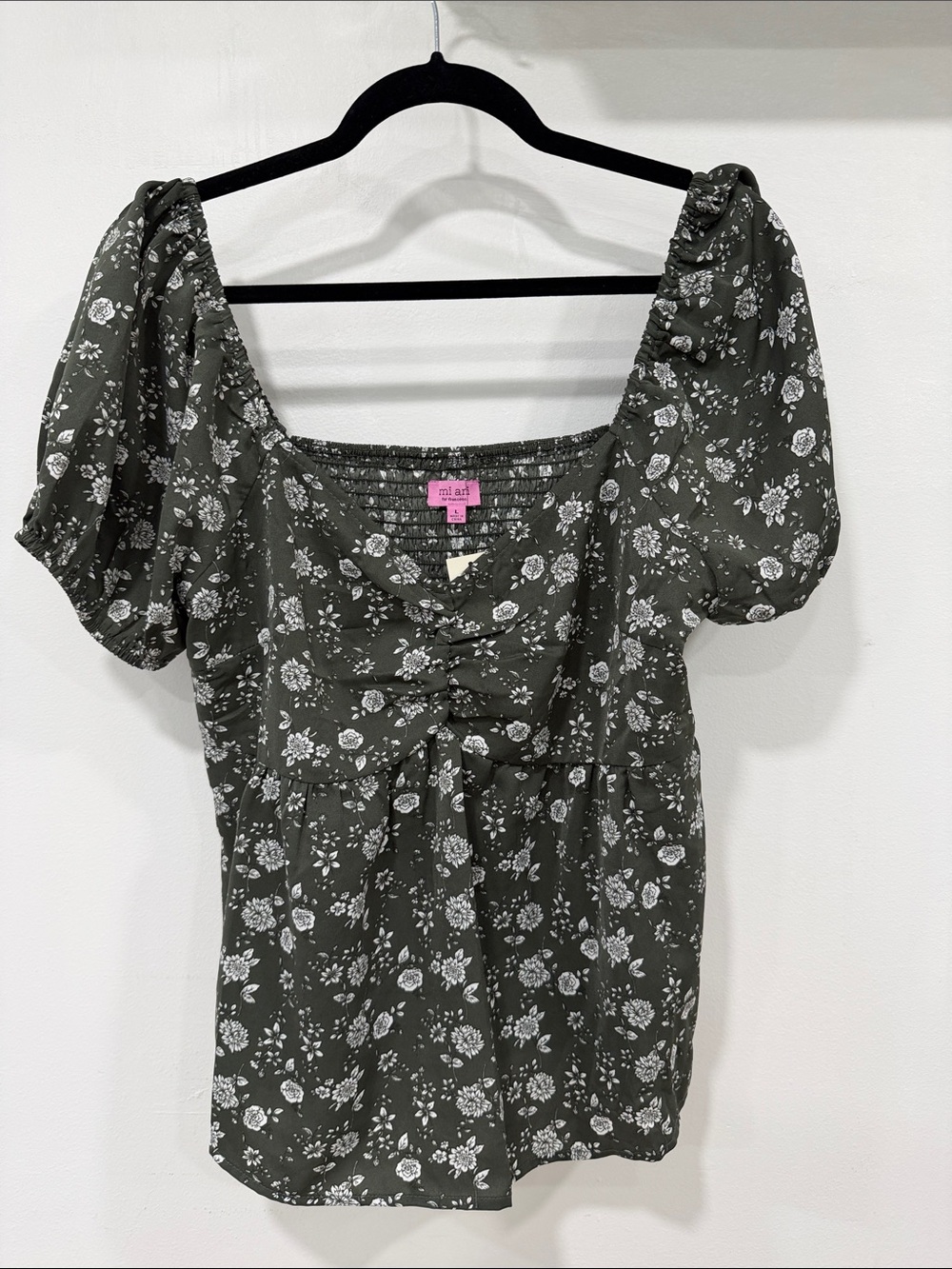 Francesca's Collections Olive Green Floral Puff-Sleeve Blouse